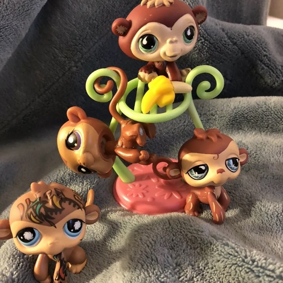Littlest Pet Shop Monkey Lot, 3 1st Gen Magnet &One Newer, Plus Banana And Perch - Picture 1 of 9